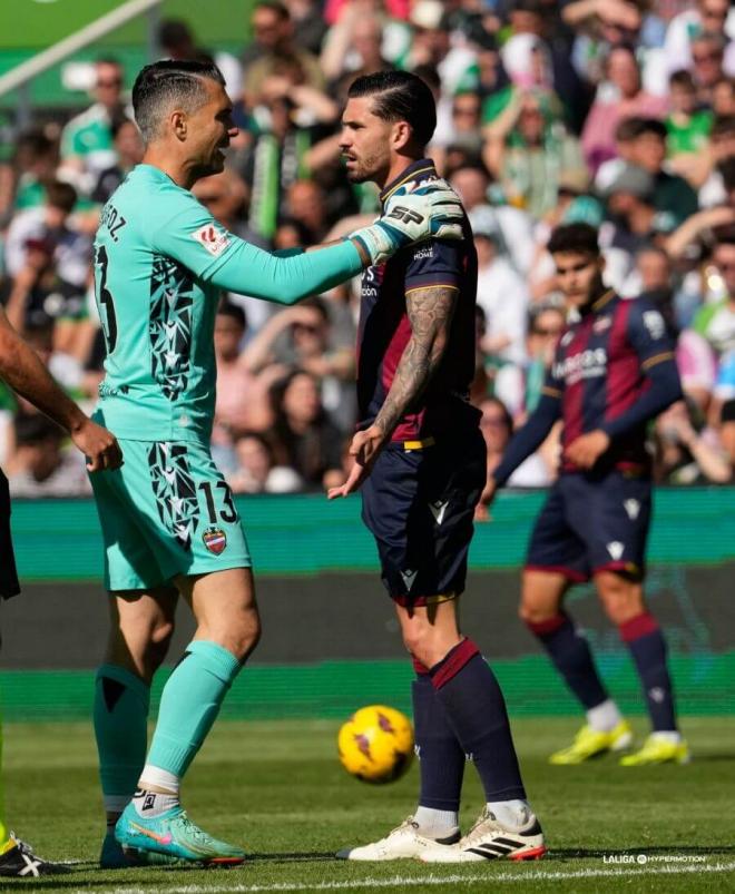 Andrés Fernández y Dela, en el encuentro en El Sardinero ante el Racing de Santander (Foto: LALIGA). 