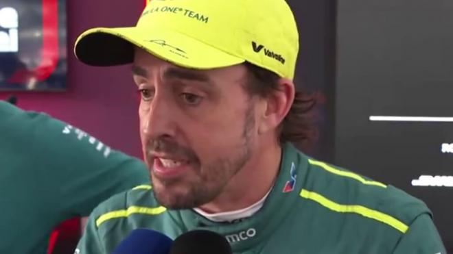 Fernando Alonso habla tras la sanción en la carrera al sprint (DAZN)