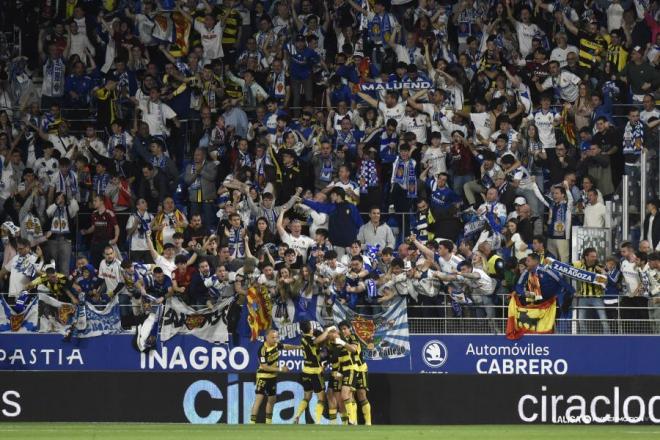 Los jugadores del Real Zaragoza celebran el gol al Huesca (Foto: LaLiga).