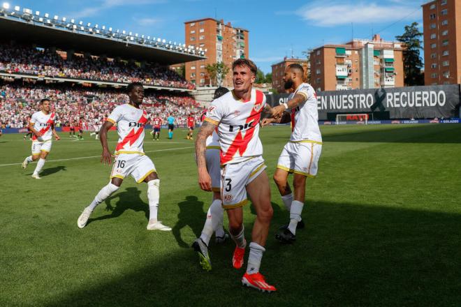 Pep Chavarría celebra su gol en el Rayo-Osasuna (Foto: EFE).