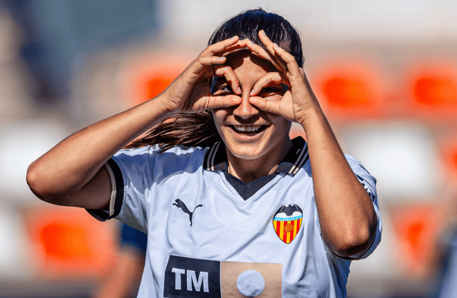 Anita Marcos celebra uno de sus dos goles a la Real Sociedad (Foto: VCF).