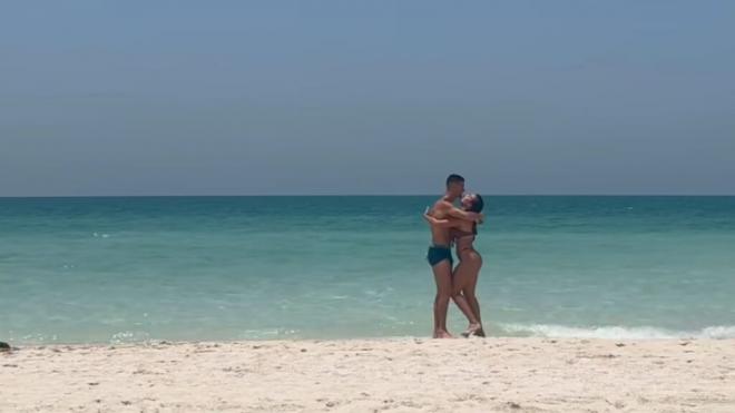 Cristiano Ronaldo y Georgina Rodríguez en la playa (Foto: @georginagio)