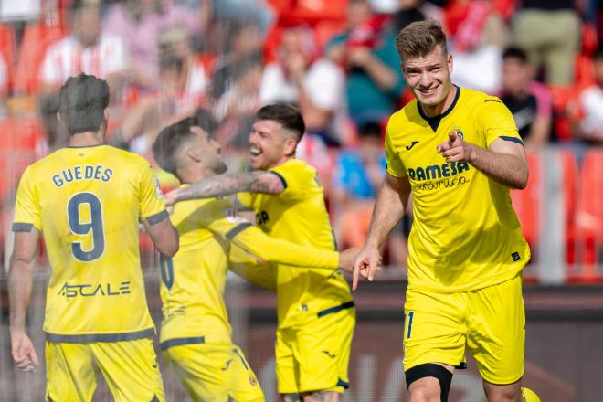 Alexander Sorloth celebra su gol en el Almería-Villarreal (foto: Cordon Press).