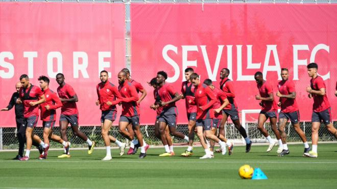 El Sevilla F.C en un entrenamiento (@SevillaFC)