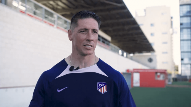 Fernando Torres, en una entrevista con los medios del club.