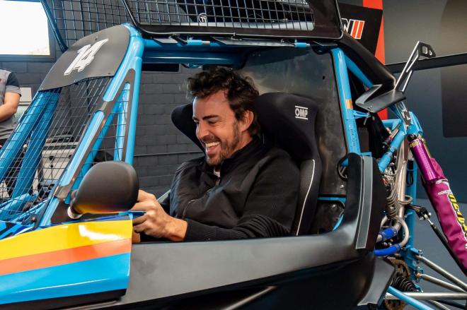 Fernando Alonso probando el croos car en enero (LIFE-LIVE)