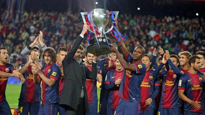 El FC Barcelona levanta el título de LaLiga de 2013 (Foto: FC Barcelona).