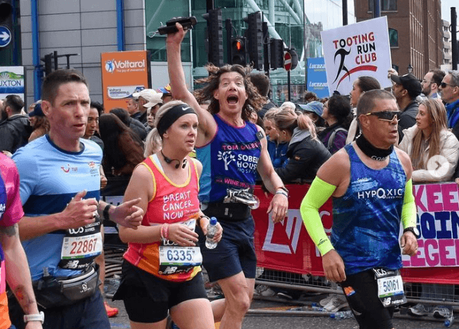 Tom Gilbey, el corredor que cató 25 vinos en el maratón de Londres.