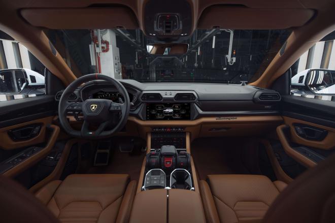 Interior del Lamborghini Urus SE.