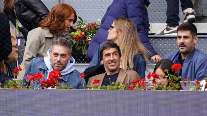 Raúl González, Dani Martínez y Melendi viendo a Rafa Nadal (Cordon Press)