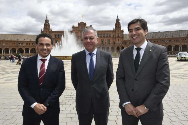 José Luis Sanz, junto a Ángel Haro y Del Nido Carrasco (Foto: Kiko Hurtado).