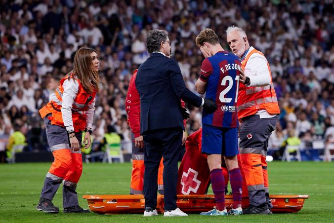 Frenkie de Jong, lesionado en el Clásico entre el Real Madrid y el Barça (FOTO: Cordón Press).