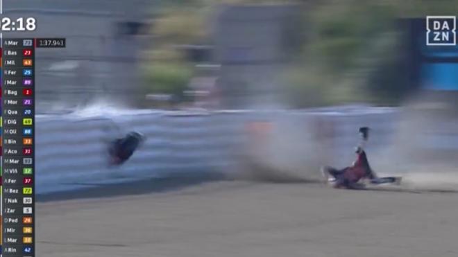 Pedro Acosta, cayéndose fuertemente en el GP de Jerez (Foto: DAZN).