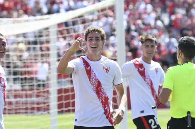 Manu Bueno, celebrando su gol ante el UCAM (Foto: Kiko Hurtado).
