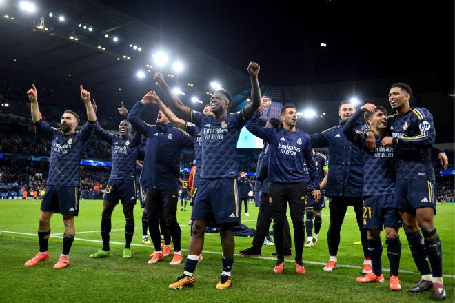 Los jugadores del Real Madrid celebrando la victoria en el Etihad (Foto: Cordon Press).