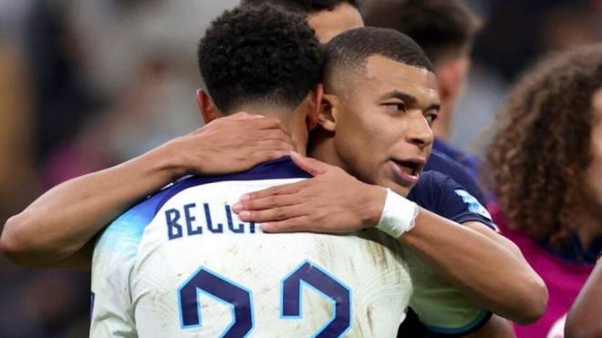 Jude Bellingham y Kylian Mbappé abrazándose (Foto: redes sociales)