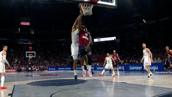 Edy Tavares y su tapón a Codi Miller-McIntyre (Euroliga)