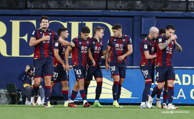 La celebración del 0-1 del Levante en su victoria de la pasada jornada ante el Villarreal B (Foto: LALIGA).