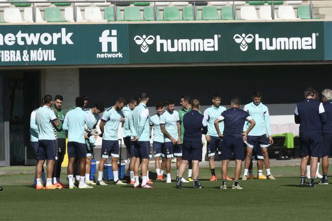 Los futbolistas del Betis en el entrenamiento (foto: Kiko Hurtado).