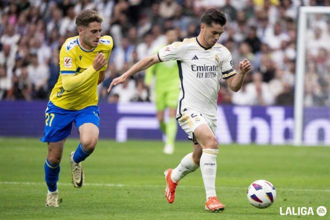 Robert Navarro, en un partido con el Cádiz (Foto: LALIGA).