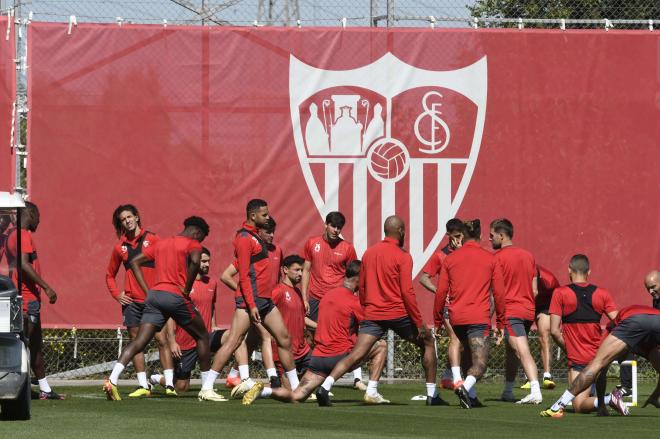 El Sevilla en el entrenamiento de este sábado. (Foto: Kiko Hurtado)