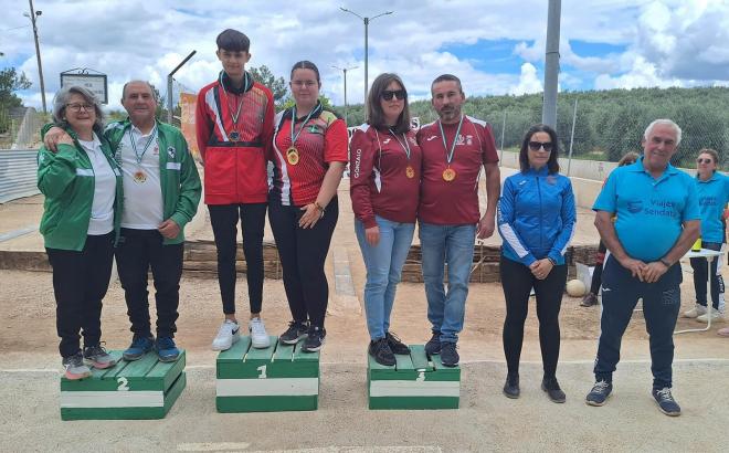 Ganadores de una de las categorías del Campeonato de Bolo Andaluz.
