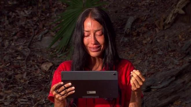 Aurah Ruiz se emociona al ver el video de su hijo Nyan ('Supervivientes', Telecinco)