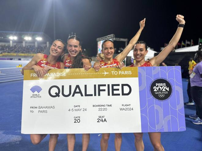 El equipo 4x400 femenino, formado por Carmen Avilés, Blanca Hervás, Eva Santidrián y Berta Segura, clasificado para París 2024 (Foto: @atletismoRFEA).