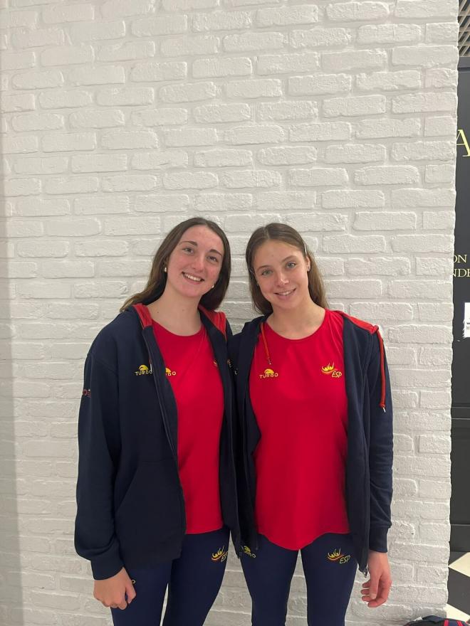 Las nadadoras sevillanas Alisa Ozhogina y Marina García (Sincro Sevilla).