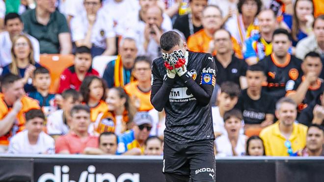 Jaume Doménech, ante el Deportivo Alavés (Foto: Valencia CF).