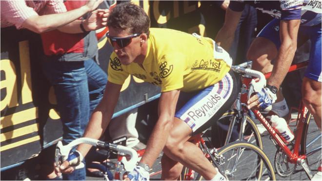 Pedro Delgado, con el maillot amarillo durante su carrera como profesional (foto: Cordon Press).