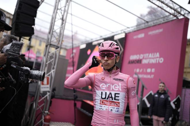 Tadej Pogacar, con la Maglia Rosa en el Giro de Italia (Foto: Cordon Press).