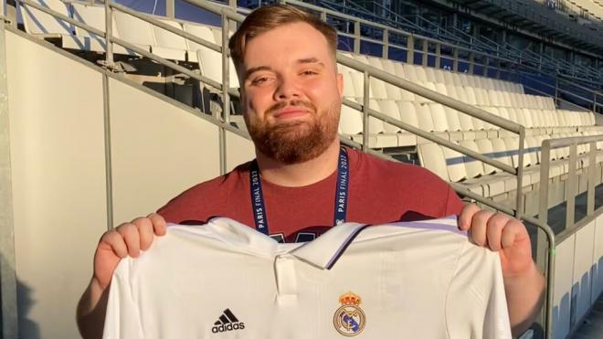 Ibai Llanos con la camiseta del Real Madrid (Fuente: @IbaiLlanos)