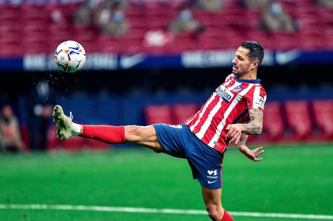 Vitolo, en un partido con el Atlético de Madrid (Foto: Cordon Press).