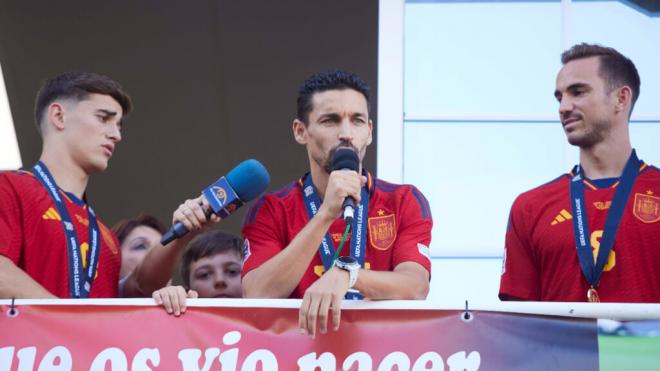 Jesús Navas, Gavi y Fabián celebrando el título de UEFA Nations League (Europa Press)