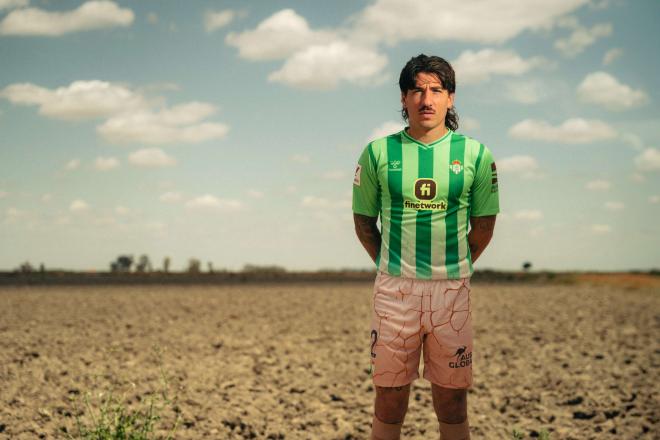 El Betis presenta su camiseta especial. (Foto: Real Betis)