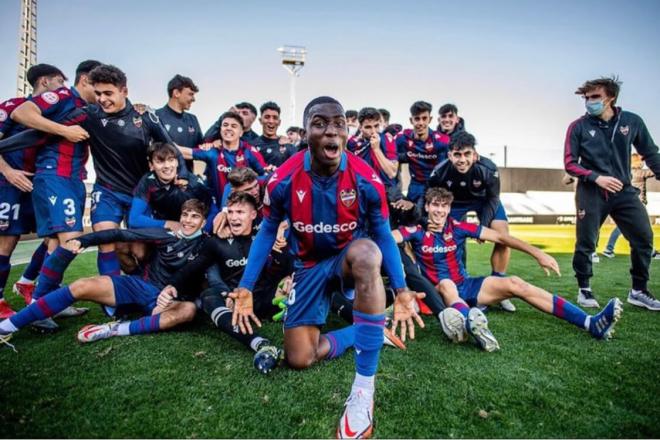 La alegría de Lass tras su primera vez con el Juvenil A en Copa del Rey ante el Valencia (Foto: LUD).