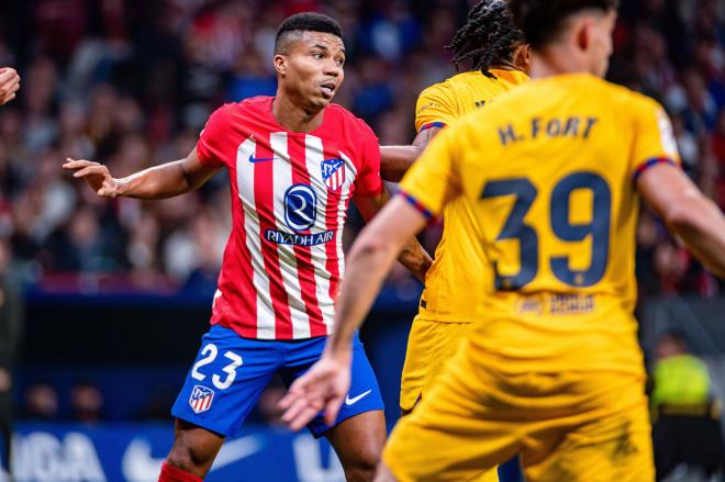 Reinildo, durante el Atlético-Barça (Foto: Cordon Press).