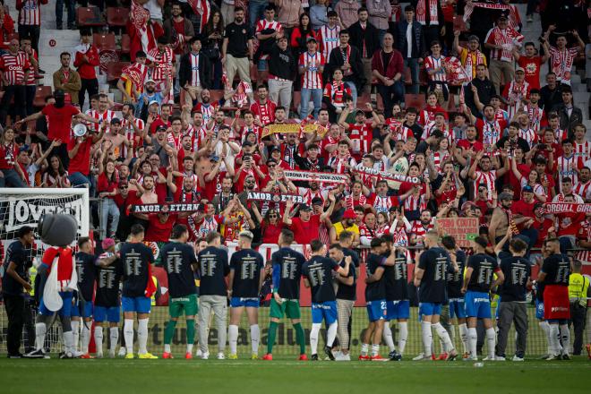 Los jugadores del Girona celebrando la clasificación para la Champions en Montilivi (Foto: Cordon