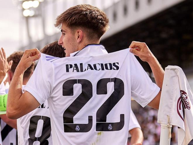 César Palacios celebra un gol con el Real Madrid Castilla. (Foto: La Fábrica)