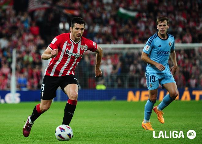 Arrancada de Daniel Vivian en un derbi ante el CA Osasuna en San Mamés (Foto: LaLiga).