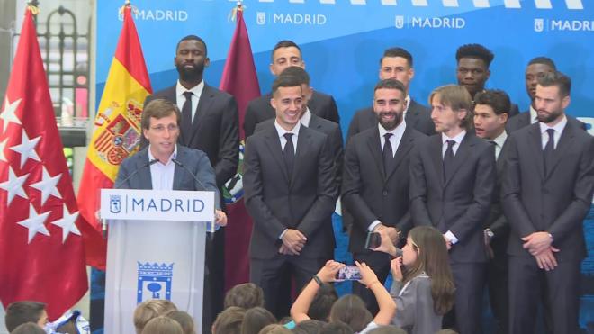 El alcalde de Madrid, José Luis Martínez Almeida, durante la visita del Real Madrid al Palacio de