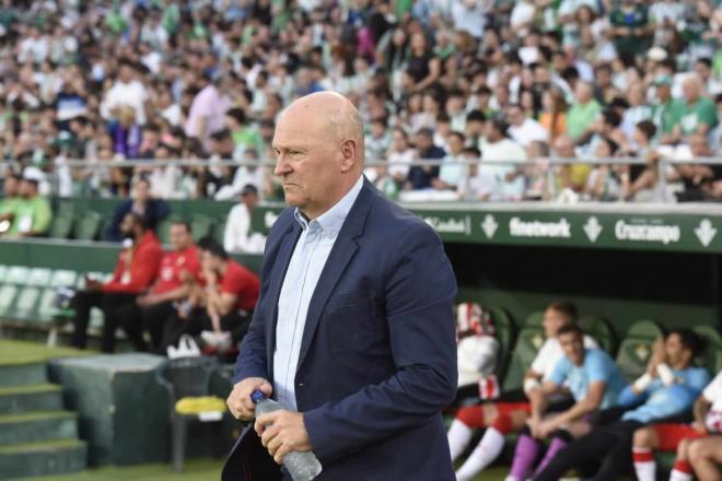 Pepe Mel, en el Benito Villamarín (Foto: Kiko Hurtado)