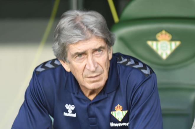 Manuel Pellegrini, contra el Almería (Foto: Kiko Hurtado).