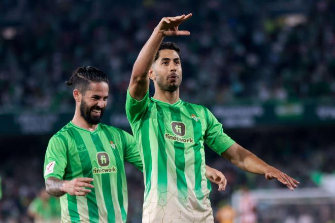 Ayoze Pérez celebrando con Isco Alarcón su gol ante el Almería (Cordon Press)