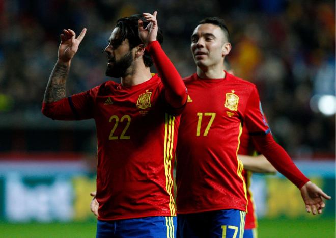 Isco Alarcón celebrando un gol con la selección española (Cordon Press)