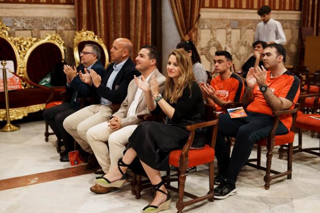 Presentación del evento VIII Festival de Fútbol 'Otras Capacidades' en el ayuntamiento de Sevilla.