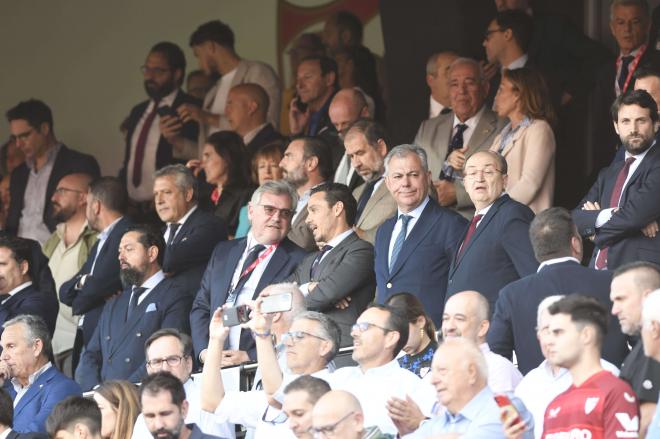 Manuel Vizcaíno junto a Del Nido Carrasco (Foto: Kiko Hurtado).