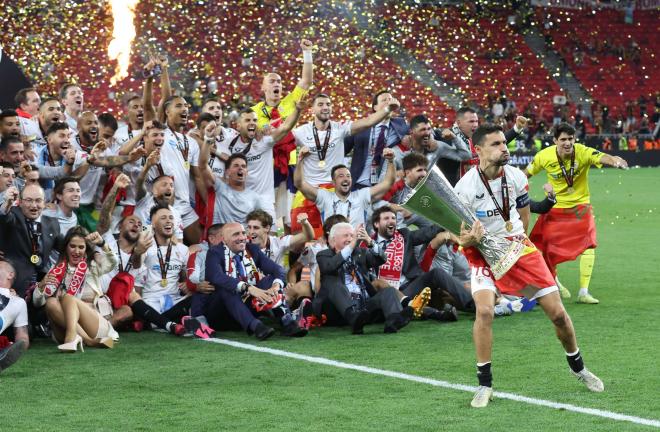 Navas, celebrando el título de la Europa League (Foto: Cordon Press).