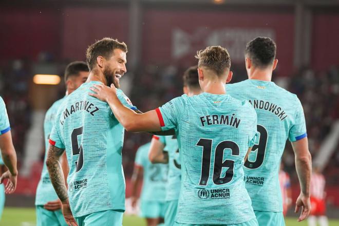 Fermín López celebra uno de sus goles en el Almería-Barcelona con Íñigo (Foto: Cordon Press).